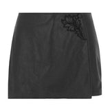 SEXY REBELLE SHORTS IN LEDER-OPTIK